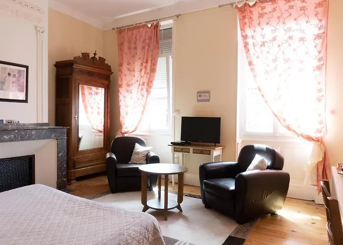 Vanille Bourbon Oda ve Kahvaltı 3*